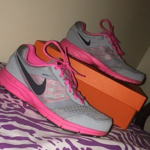 ‼️NEED GONE‼️ Nike zoom rivals